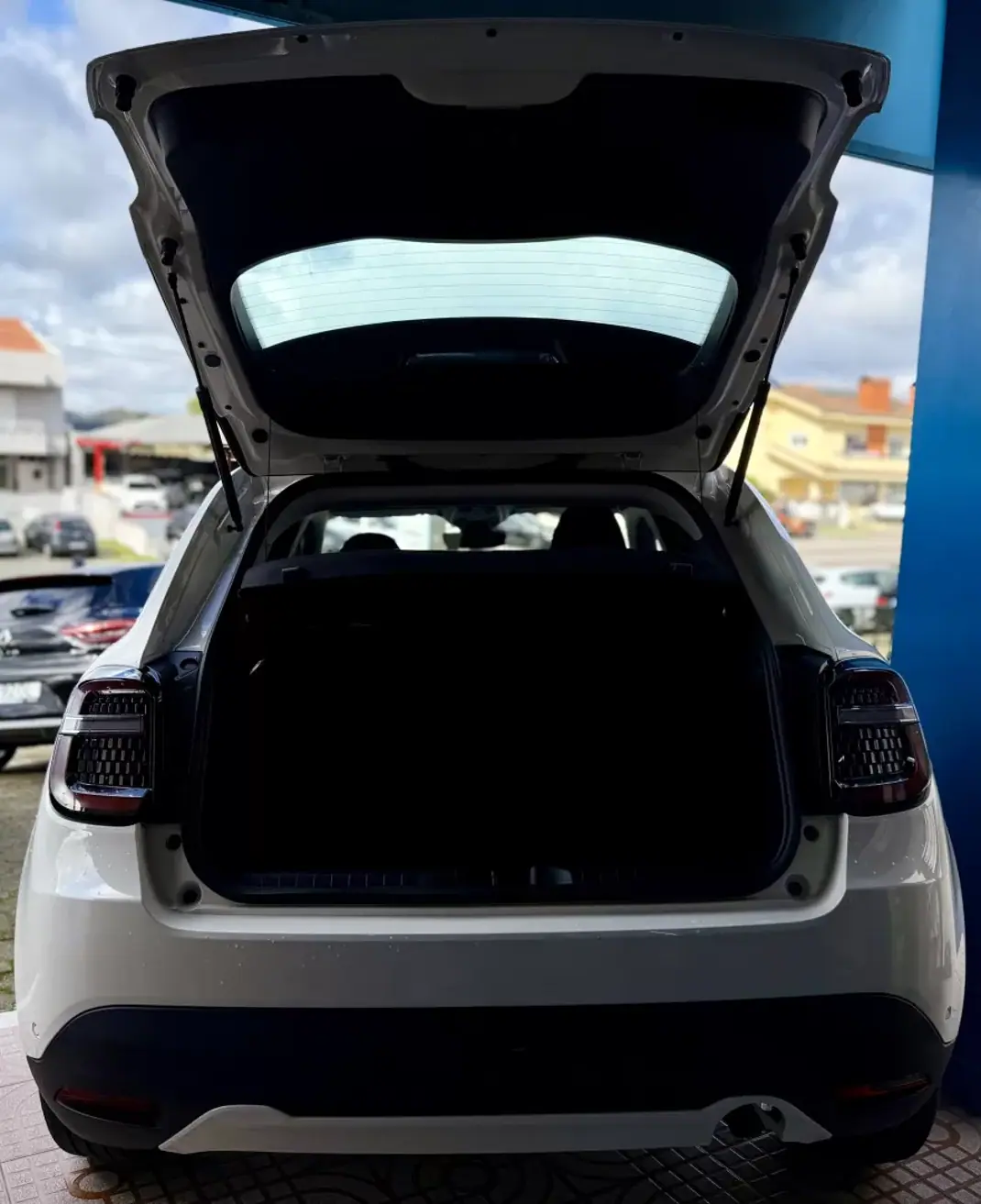 Fiat 600 2025 - 20950 EUR, 6000 km - AUTO.MOTO.pt - 6000km - foto 25 de 31