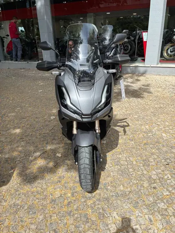 Honda ADV 150 2023 - 5300 EUR, 16240 km - AUTO.MOTO.pt - 16240km - foto 4 de 14