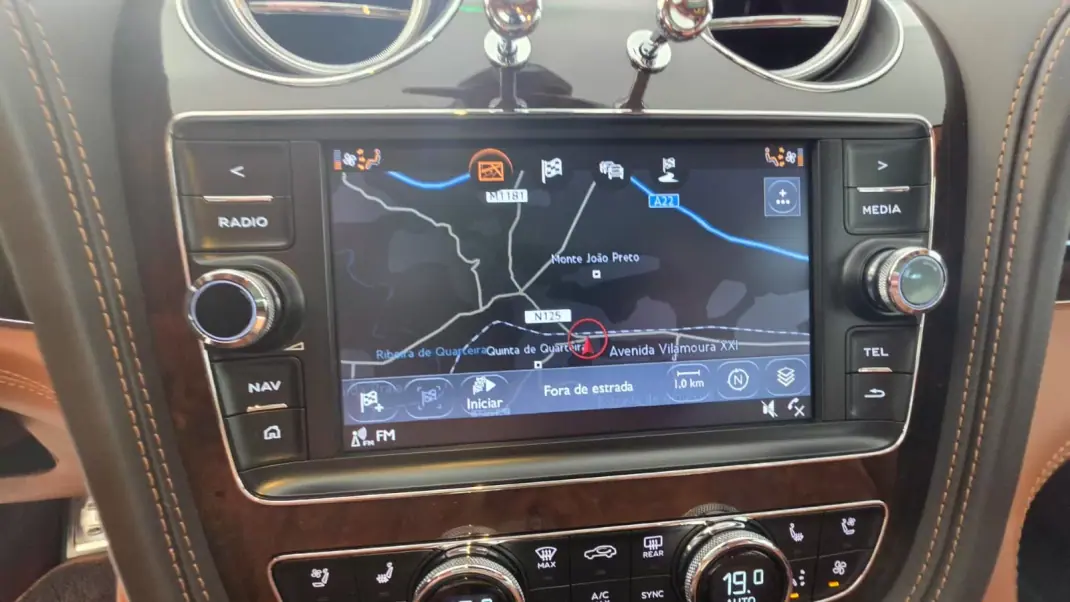 Bentley Bentayga 2020 - 185000 EUR, 62037 km - AUTO.MOTO.pt - 62037km - foto 11 de 31