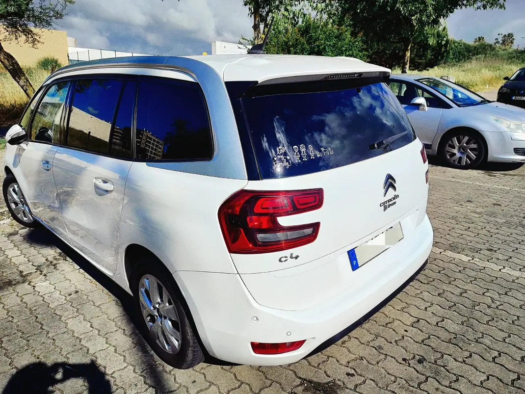 Citroën C4 Grand Picasso 2018 - 10890 EUR, 217500 km - AUTO.MOTO.pt - 217500km - foto 19 de 22