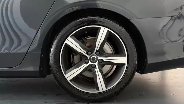 Volvo V90 2018 - 23990 EUR, 166090 km - AUTO.MOTO.pt - 166090km - foto 14 de 31