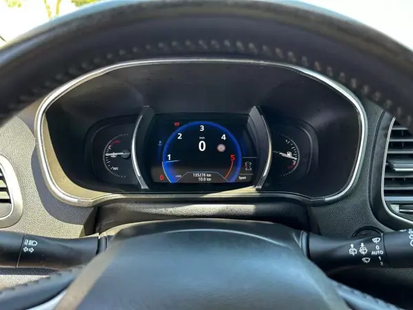 Renault Mégane 2019 - 14250 EUR, 135000 km - AUTO.MOTO.pt - 135000km - foto 22 de 39