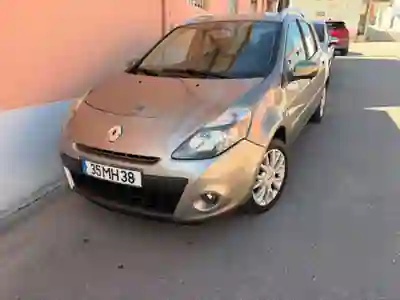 Renault Clio 2011 — photo 3 of 10