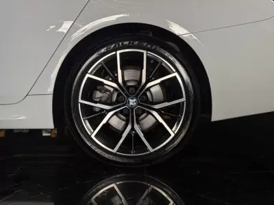 BMW 530e 2022 — foto 5 de 27