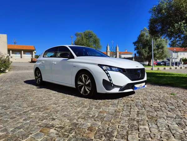 Peugeot 308 1.6 Hybrid Active Pack e-EAT8 2023 Híbrido Plug-In