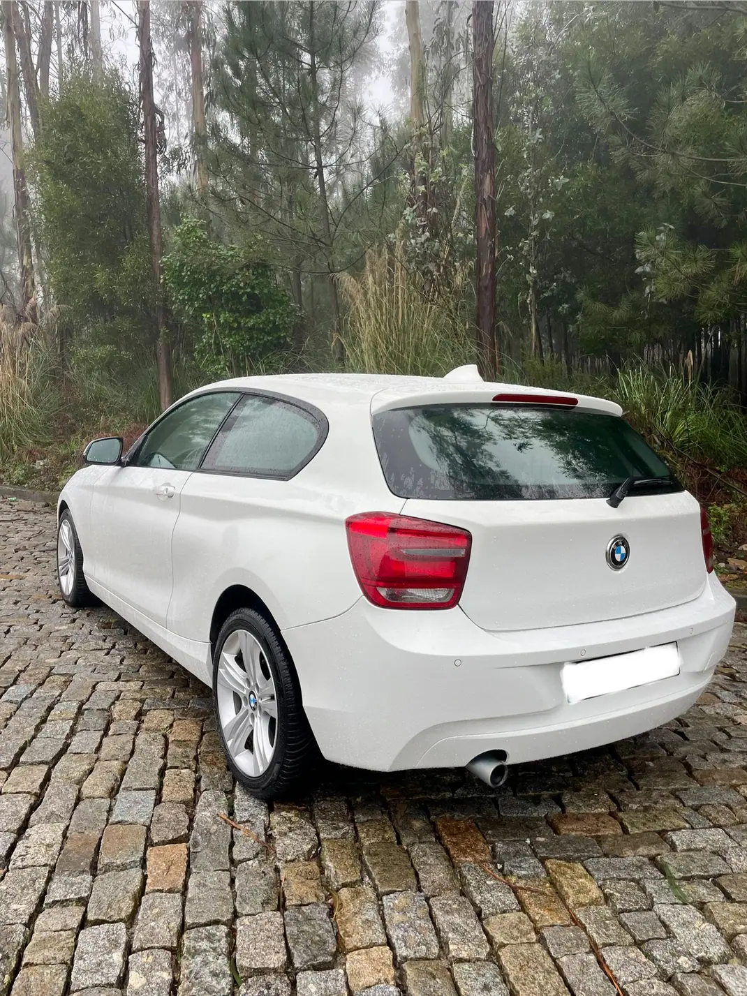 BMW 114 2015 - 10990 EUR, 182000 km - AUTO.MOTO.pt - 182000km - foto 11 de 12