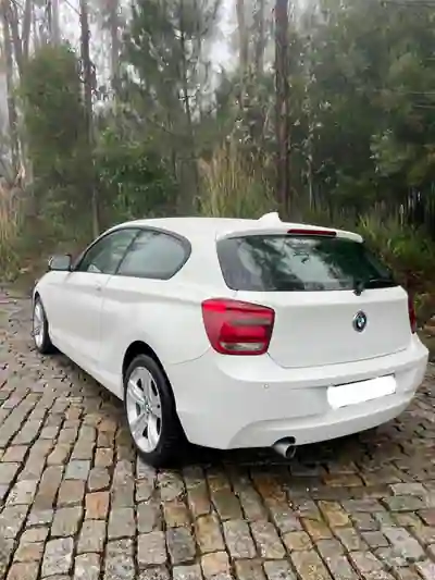 BMW 114 2015 - 10990 EUR, 182000 km - AUTO.MOTO.pt - 182000km - foto 11 de 12