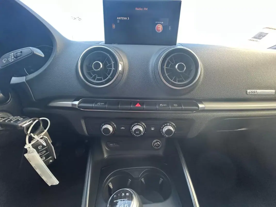 Audi A3 Sportback 2019 - 17950 EUR, 179954 km - 179954km - foto 13 de 22