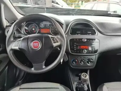 Fiat Punto 2014 - 6990 EUR, 73125 km - AUTO.MOTO.pt - 73125km - foto 13 de 15
