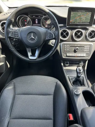 Mercedes-Benz CLA 180 2017 - 18500 EUR, 180800 km - AUTO.MOTO.pt - 180800km - foto 17 de 25