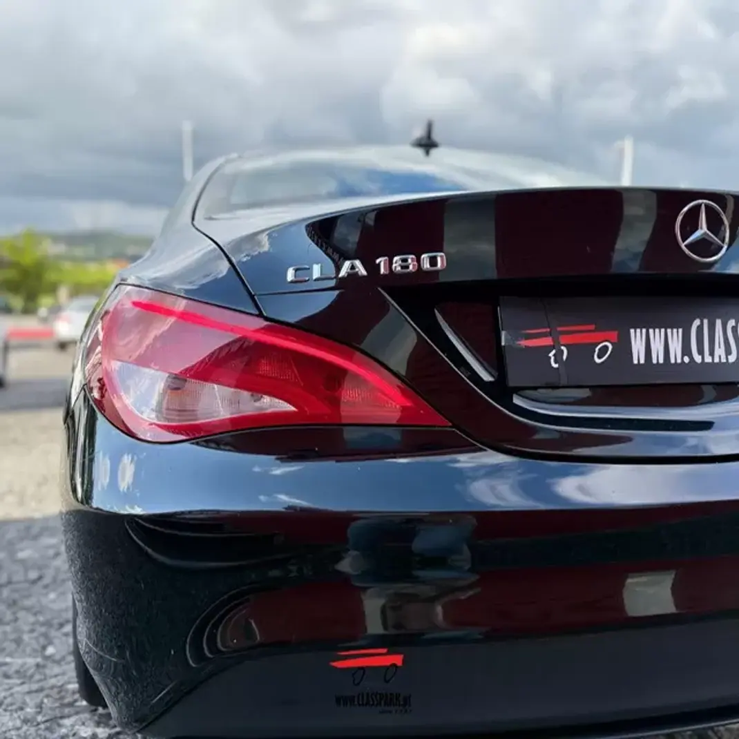 Mercedes-Benz CLA 180 2015 - 17500 EUR, 184000 km - AUTO.MOTO.pt - 184000km - foto 4 de 22