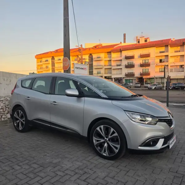 Renault Grand Scénic 2018 — foto 3 de 28