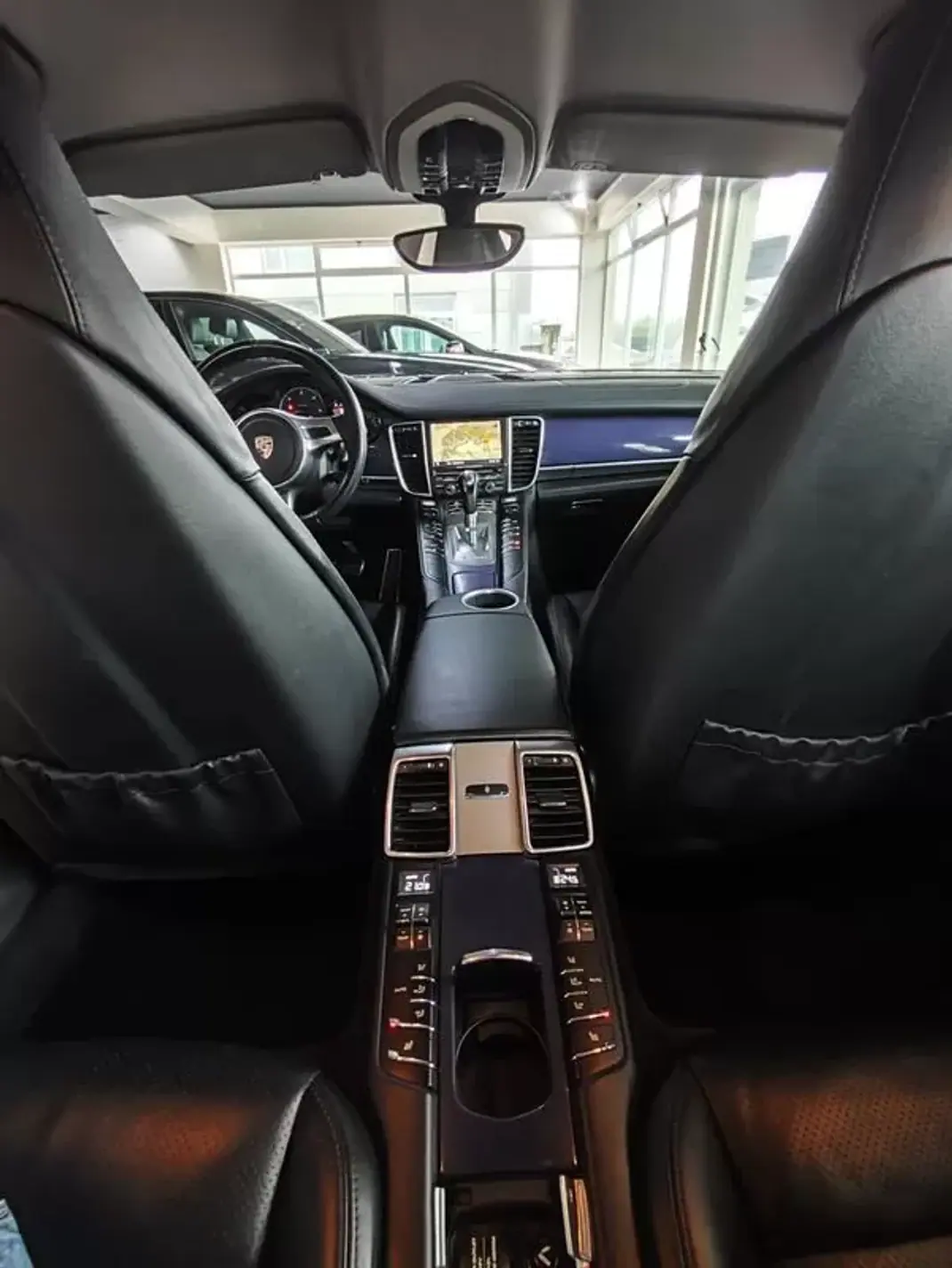 Porsche Panamera 2011 - 37500 EUR, 129500 km - AUTO.MOTO.pt - 129500km - foto 36 de 38