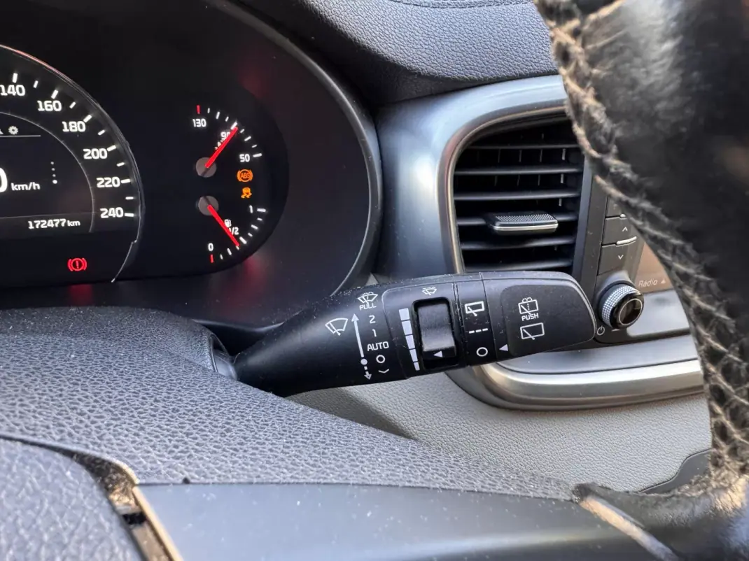 Kia Sorento 2015 - 16000 EUR, 175000 km - AUTO.MOTO.pt - 175000km - foto 13 de 22