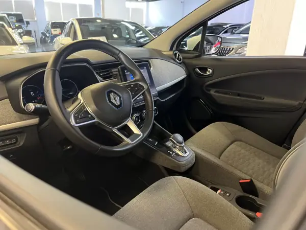 Renault Zoe 2020 - 13990 EUR, 145000 km - AUTO.MOTO.pt - 145000km - foto 5 de 52