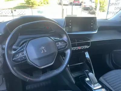 Peugeot e-2008 2020 — foto 4 de 12