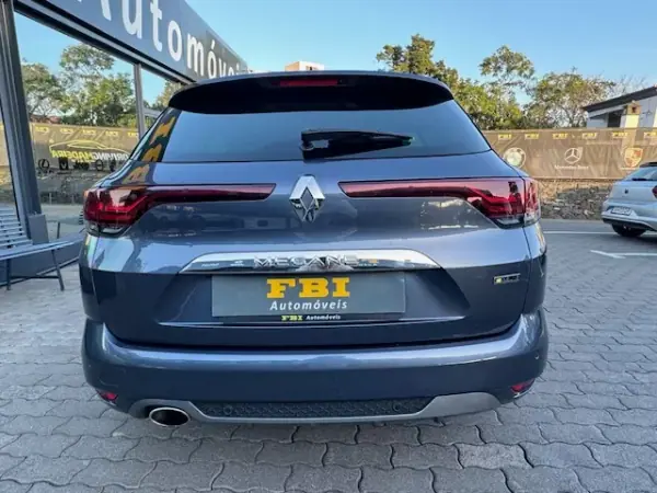 Renault Mégane Sport Tourer 2021 - 21000 EUR, 62000 km - AUTO.MOTO.pt - 62000km - foto 8 de 12