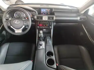 Lexus IS 300H 2013 - 19990 EUR, 170000 km - AUTO.MOTO.pt - 170000km - foto 22 de 38