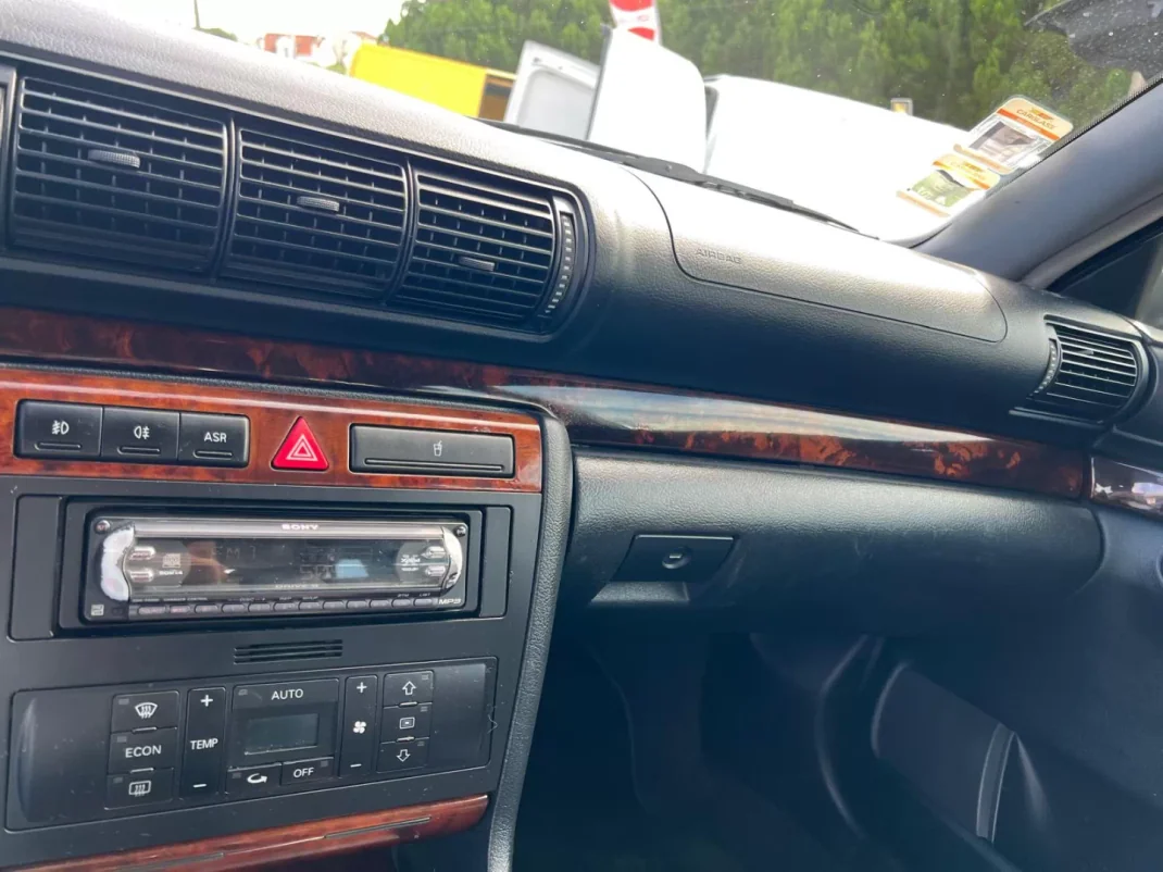 Audi A4 2004 - 4500 EUR, 400000 km - AUTO.MOTO.pt - 400000km - foto 12 de 18