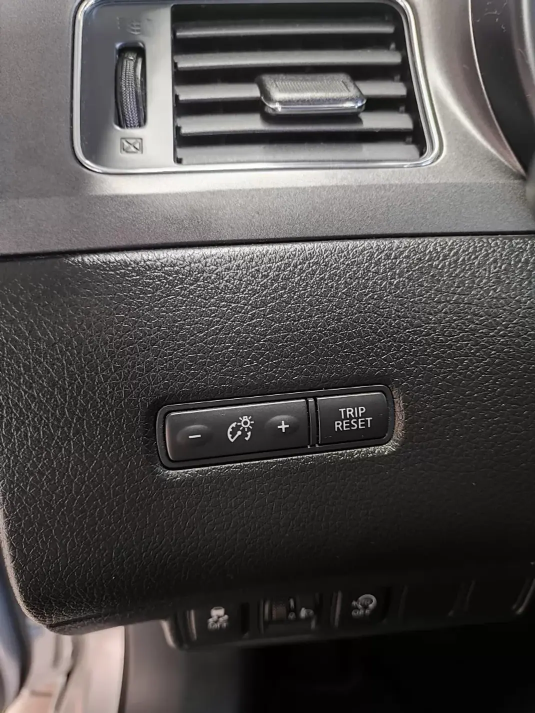 Nissan Pulsar 2016 - 9500 EUR, 102000 km - 102000km - foto 26 de 36