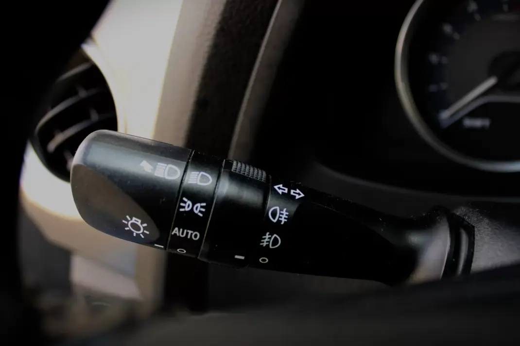 Toyota Auris 2012 - 11500 EUR, 179433 km - AUTO.MOTO.pt - 179433km - foto 17 de 34