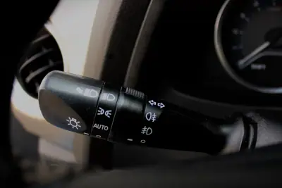 Toyota Auris 2012 - 11500 EUR, 179433 km - AUTO.MOTO.pt - 179433km - foto 17 de 34