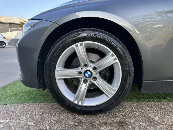 BMW 318 2014 - 12900 EUR, 178000 km - AUTO.MOTO.pt - 178000km - foto 21 de 65