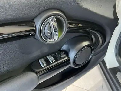MINI Cooper 2019 - 24800 EUR, 28470 km - AUTO.MOTO.pt - 28470km - foto 25 de 31
