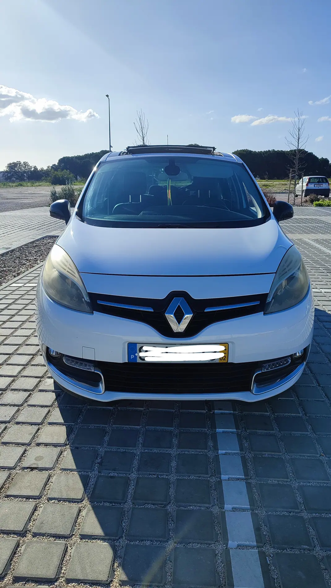 Renault Scénic 2014 - 8700 EUR, 210000 km - AUTO.MOTO.pt - 210000km - foto 1 de 18