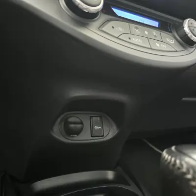 Toyota Yaris 2020 - 18950 EUR, 77356 km - AUTO.MOTO.pt - 77356km - foto 22 de 28