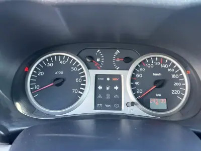 Renault Clio 2002 - 2750 EUR, 240000 km - AUTO.MOTO.pt - 240000km - foto 13 de 25