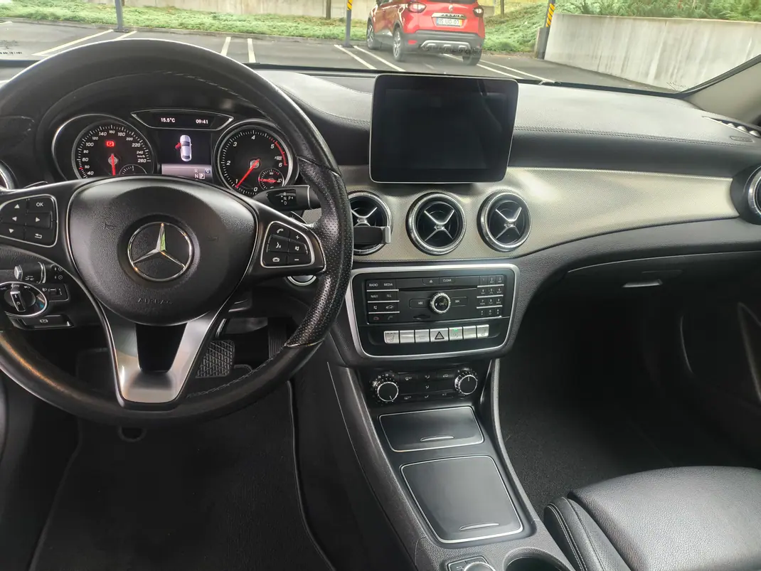 Mercedes-Benz C 180 2017 - 19900 EUR, 191000 km - AUTO.MOTO.pt - 191000km - foto 7 de 12