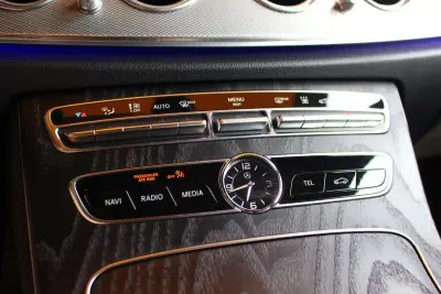 Mercedes-Benz E 300 2019 - 23900 EUR, 178524 km - AUTO.MOTO.pt - 178524km - foto 32 de 34