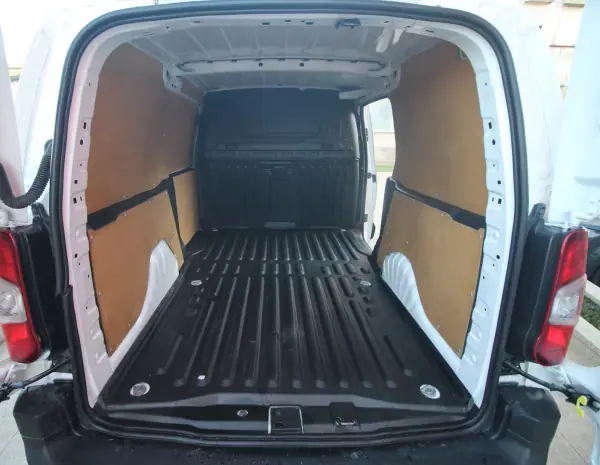 Toyota Proace Verso Electric 2022 - 22750 EUR, 52000 km - AUTO.MOTO.pt - 52000km - foto 25 de 28