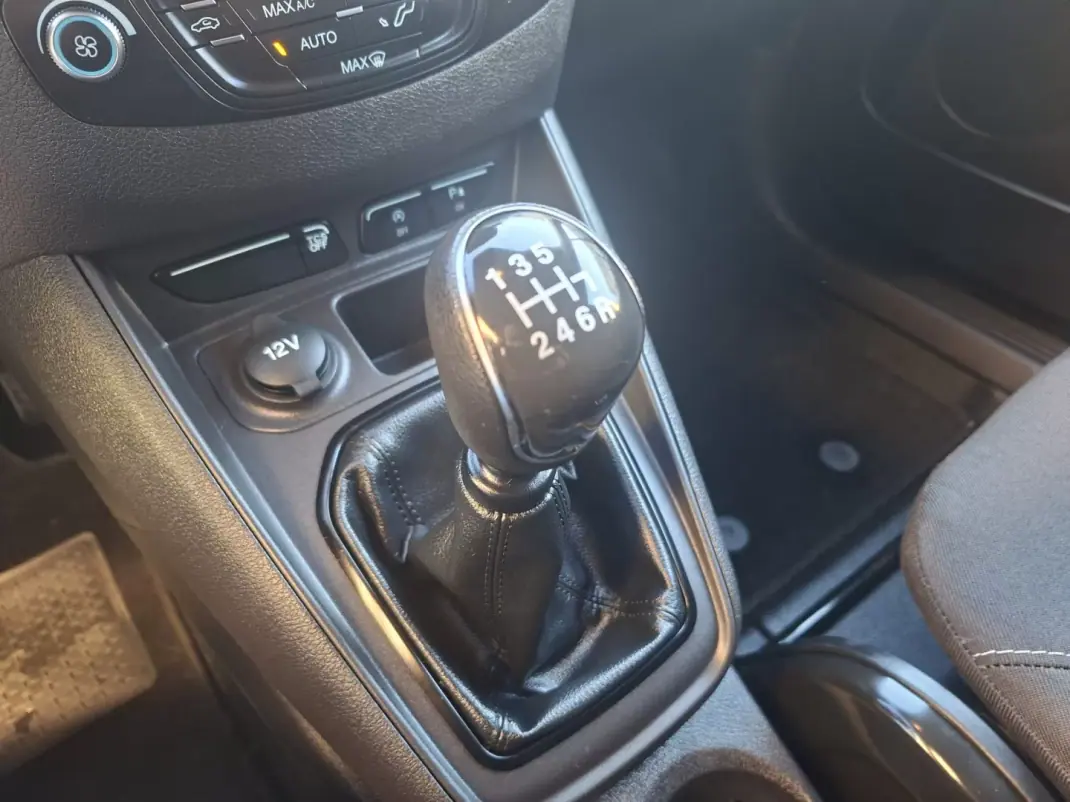 Ford Transit Courier 2021 - 12990 EUR, 88501 km - AUTO.MOTO.pt - 88501km - foto 13 de 15