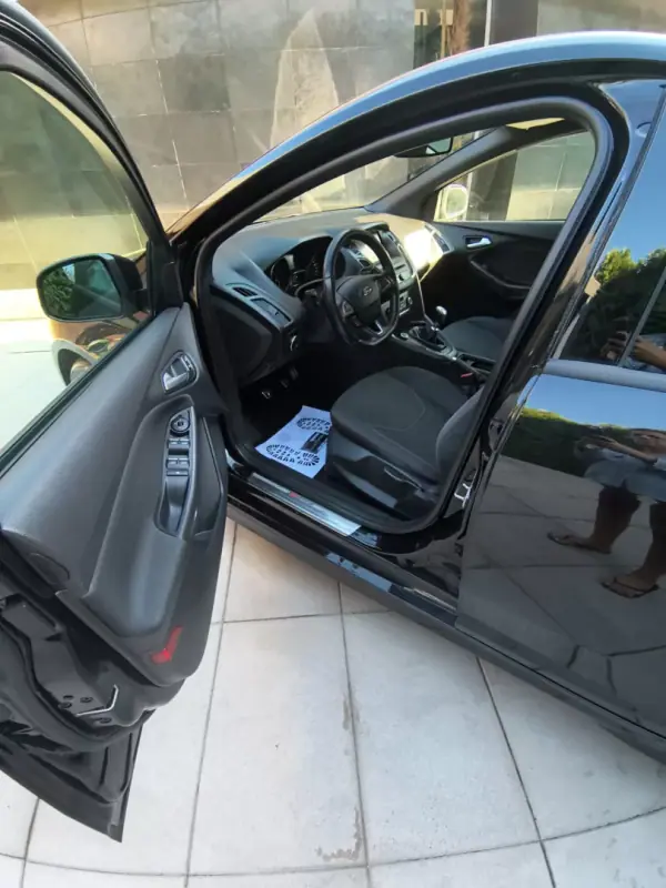 Ford Focus SW 2019 - 13900 EUR, 184000 km - AUTO.MOTO.pt - 184000km - foto 9 de 29