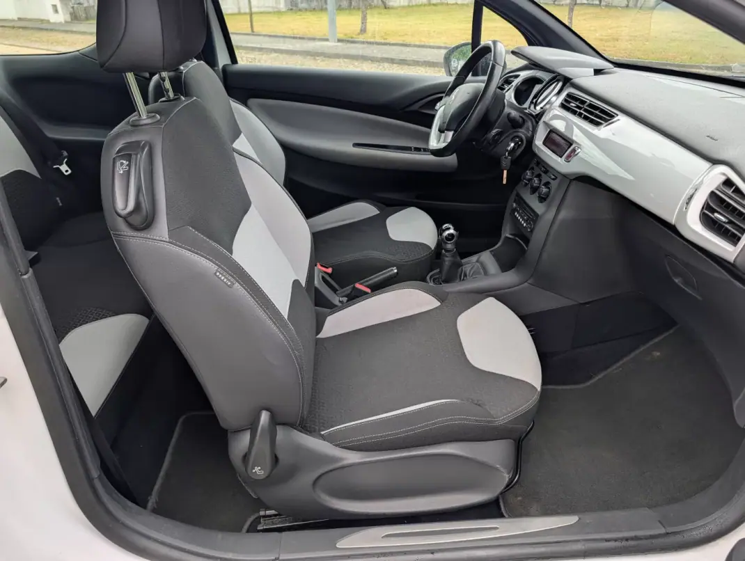 Citroën DS3 2015 - 8500 EUR, 100190 km - AUTO.MOTO.pt - 100190km - foto 14 de 17