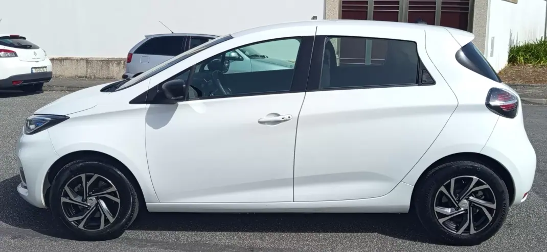 Renault Zoe 2020 - 13990 EUR, 24000 km - AUTO.MOTO.pt - 24000km - foto 6 de 17