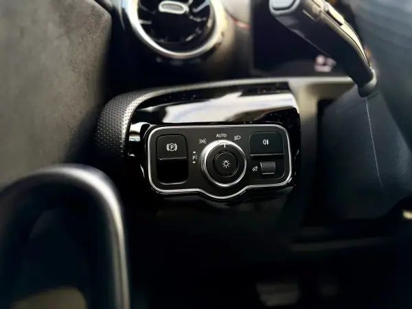 Mercedes-Benz A 180 2019 - 27950 EUR, 79000 km - AUTO.MOTO.pt - 79000km - foto 18 de 32