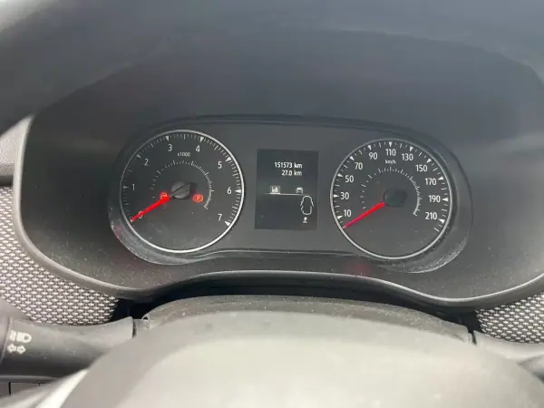 Dacia Jogger 2023 - 17900 EUR, 153000 km - AUTO.MOTO.pt - 153000km - foto 12 de 16
