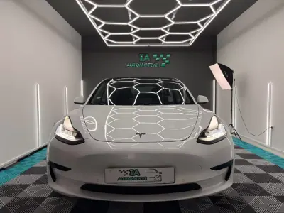 Tesla Model 3 2020 - 21500 EUR, 122000 km - AUTO.MOTO.pt - 122000km - foto 2 de 19