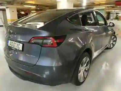 Tesla Model Y 2022 - 19000 EUR, 61406 km - foto 2 de 6