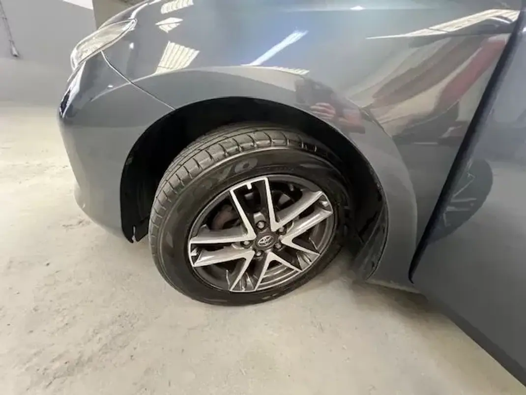 Toyota Auris Touring Sports 2014 - 12250 EUR, 160000 km - AUTO.MOTO.pt - 160000km - foto 8 de 9