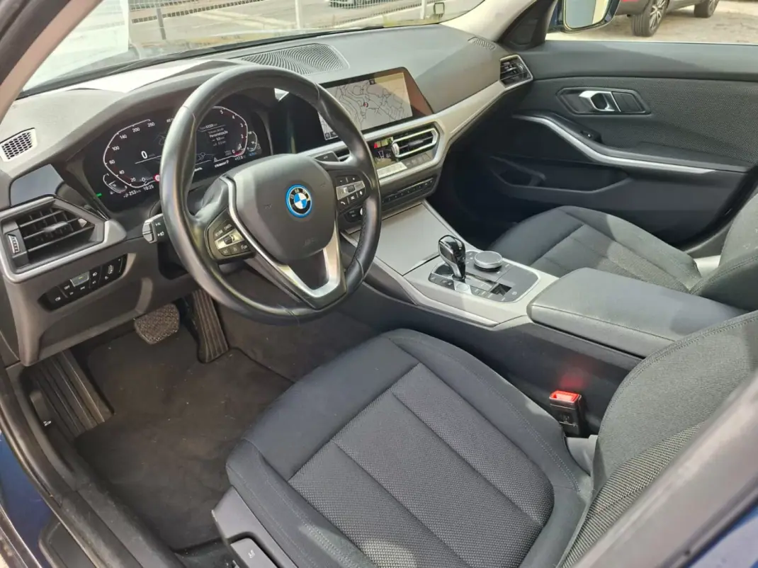 BMW 330 2021 - 27490 EUR, 63328 km - AUTO.MOTO.pt - 63328km - foto 8 de 16