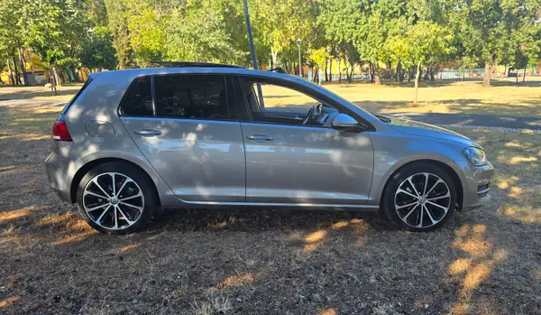 Volkswagen Golf 2013 - 14000 EUR, 141000 km - AUTO.MOTO.pt - 141000km - foto 4 de 12