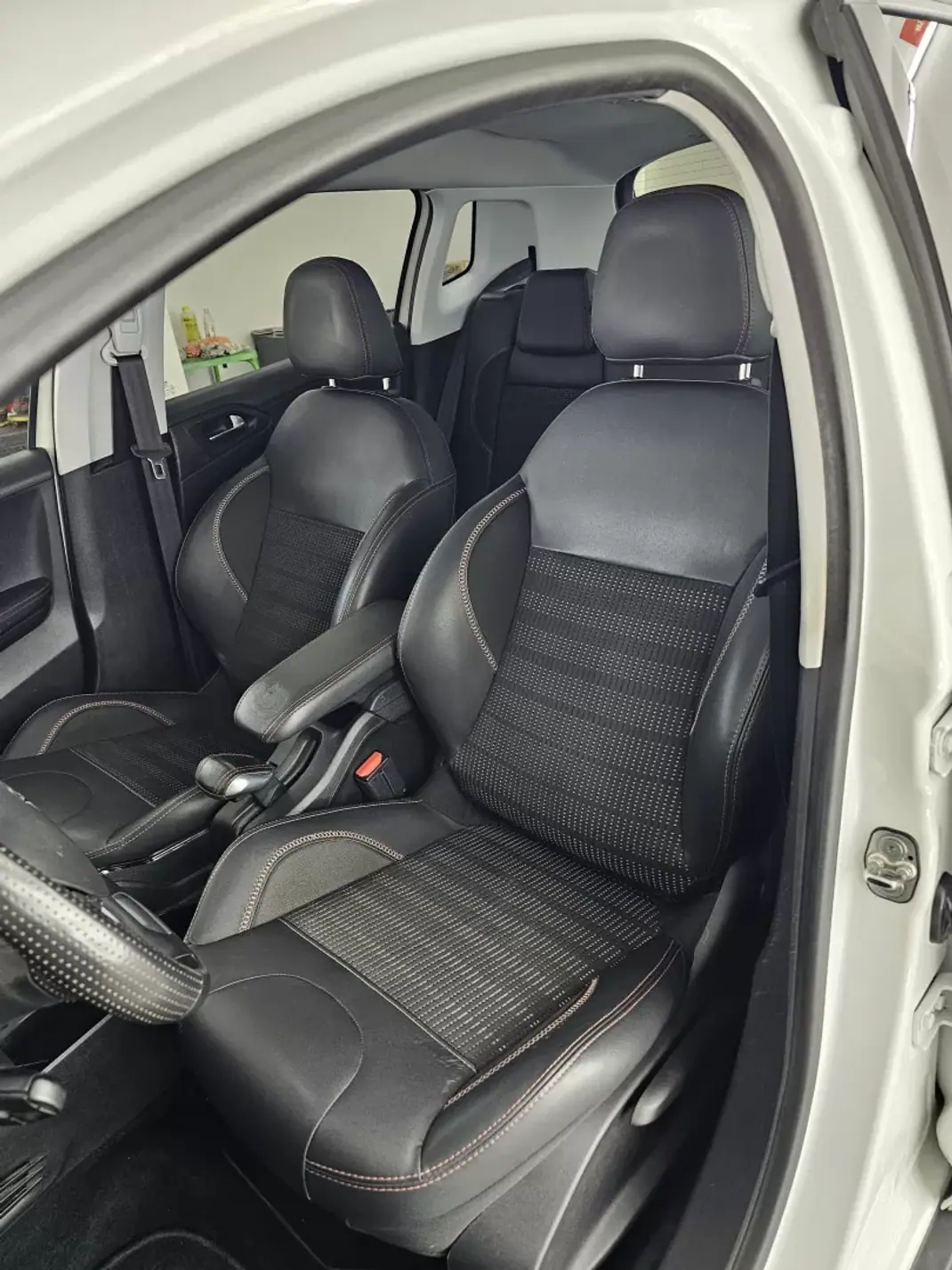 Peugeot 2008 2019 - 12850 EUR, 138694 km - AUTO.MOTO.pt - 138694km - foto 23 de 35