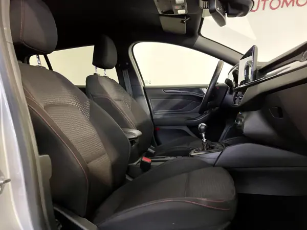 Ford Focus SW 2023 - 19450 EUR, 88000 km - AUTO.MOTO.pt - 88000km - foto 17 de 33
