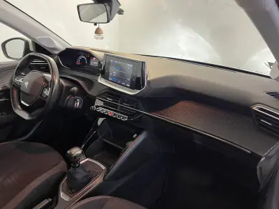 Peugeot 208 2020 - 11900 EUR, 177000 km - AUTO.MOTO.pt - 177000km - foto 13 de 28