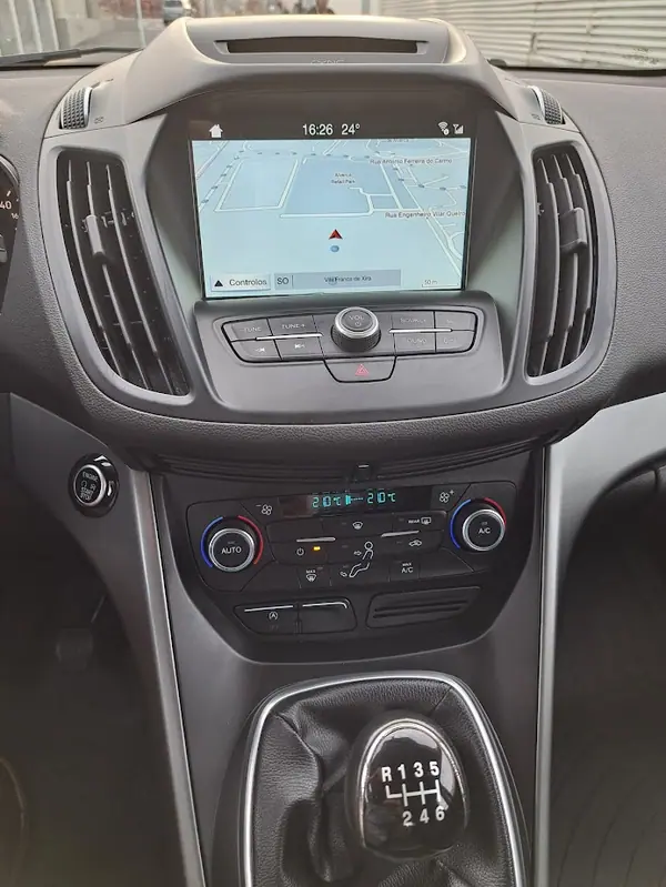 Ford Kuga 2019 - 13250 EUR, 123000 km - AUTO.MOTO.pt - 123000km - foto 10 de 10