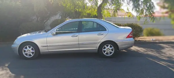 Mercedes-Benz C 220 2002 — foto 2 de 15